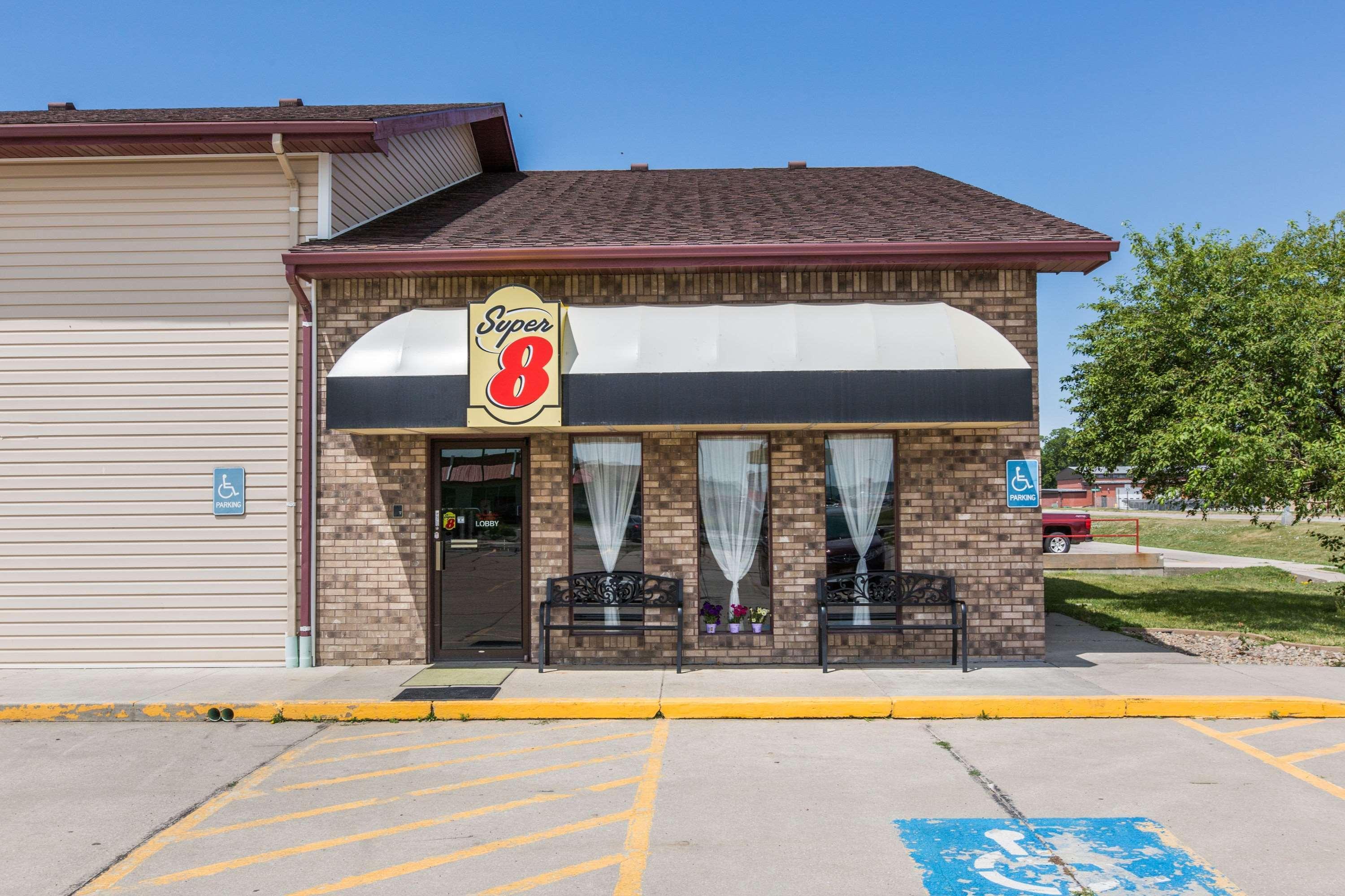 Super 8 By Wyndham Wayne Motel Exterior photo